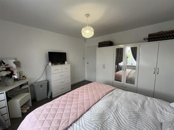 2 bed Semi-Detached Bungalow for sale Image 11