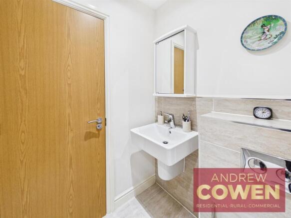 4 bed Detached for sale Image 11