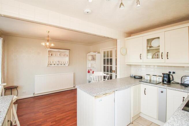 3 bed Detached for sale Image 4