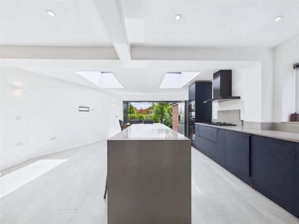 3 bed Detached for sale Image 6