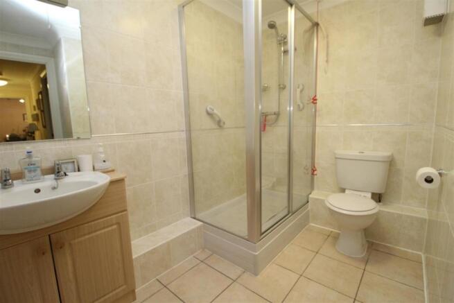 SHOWER ROOM/ W.C.