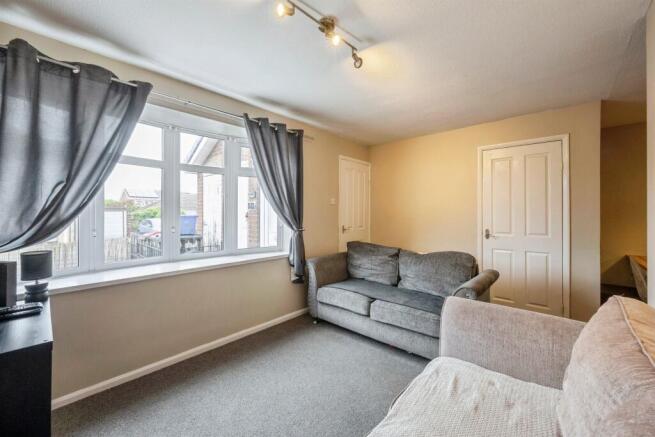 2 bed Ground Flat for sale Image 5