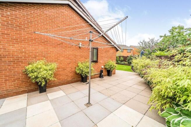 Side Courtyard Area
