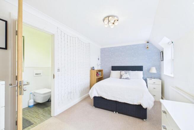 5 bed Detached for sale Image 12