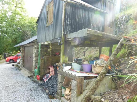 STONE BUILT GARAGE & FUEL STORE