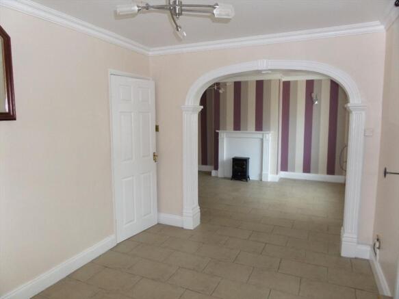 LOUNGE/DINING ROOM