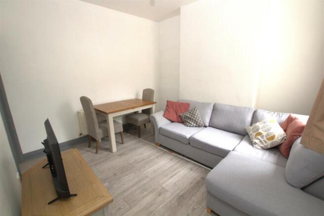 3 bed House to rent Image 5