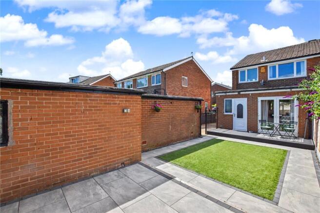 3 bed Semi-Detached for sale Image 12
