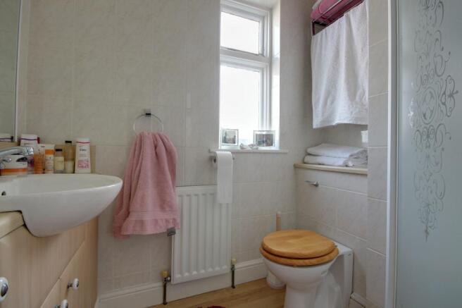 Ensuite to Bed 1