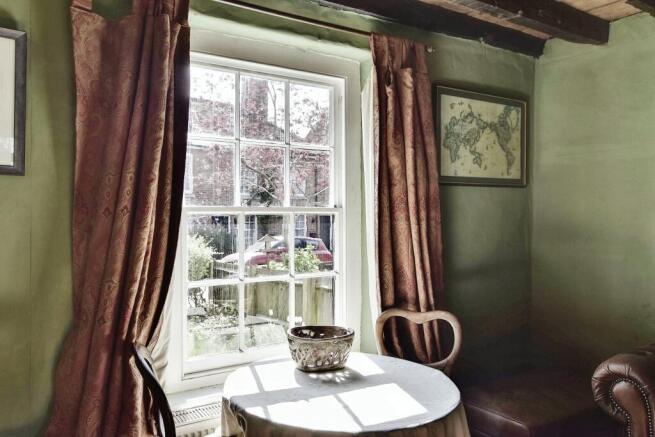 Lounge/Dining