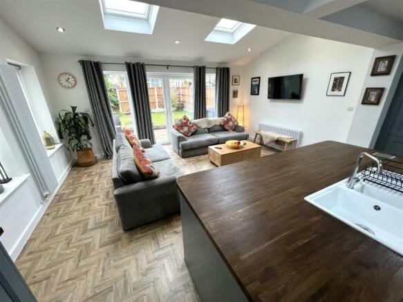 Living Kitchen 6.jpg