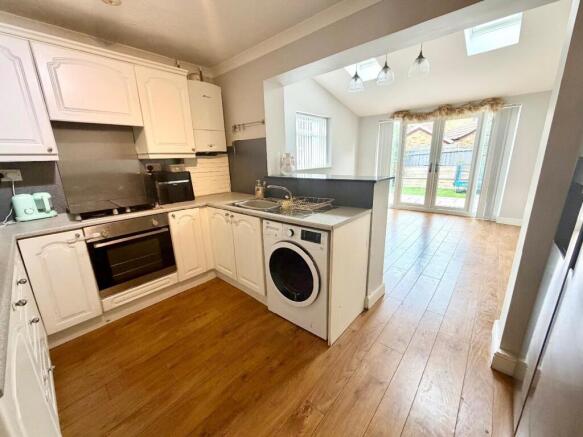 3 bed Semi-Detached for sale Image 8