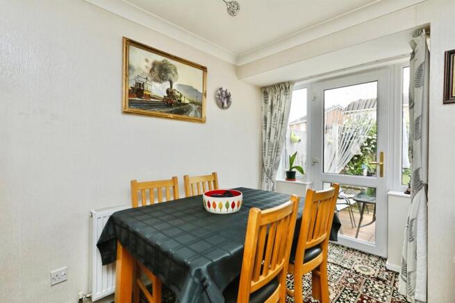 2 bed Semi-Detached for sale Image 4