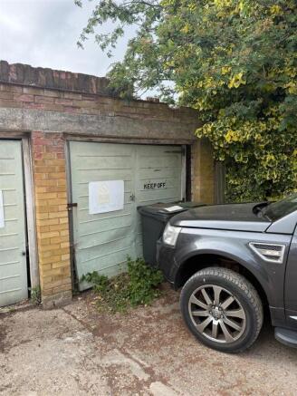 GARAGE 2.jpg