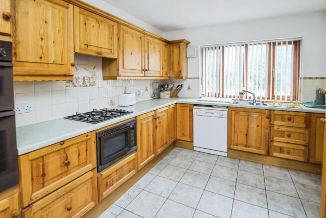 Kitchen/ Dining Room