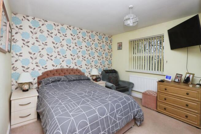 5 bed Detached for sale Image 12