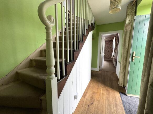 ENTRANCE HALLWAY USE .JPG