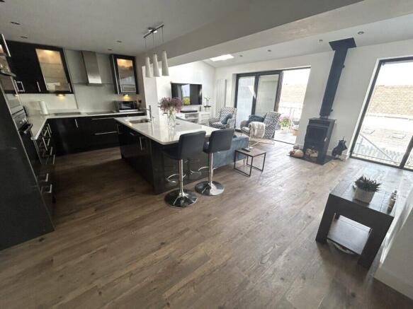 4 bed Detached for sale Image 5
