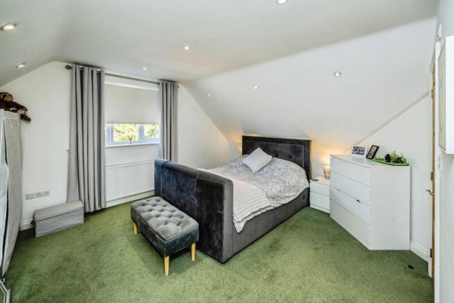 4 bed Detached for sale Image 10