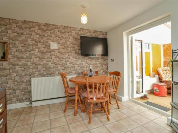 2 bed Terraced for sale Image 8