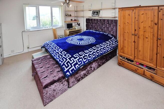 4 bed Terraced for sale Image 9