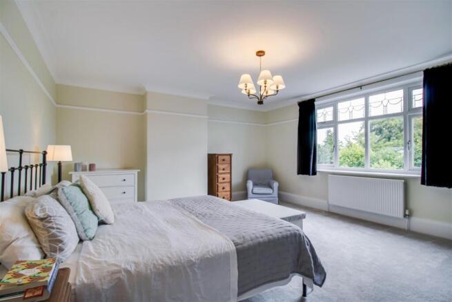 4 bed Semi-Detached for sale Image 10