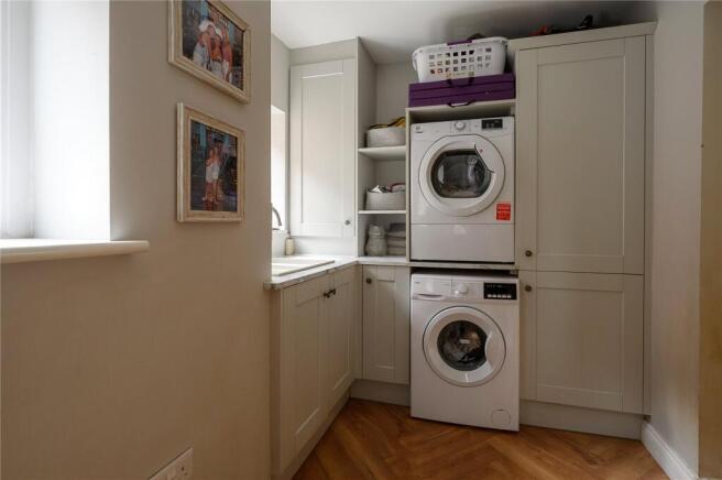 4 bed Semi-Detached for sale Image 9