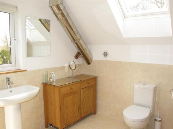 7040 ensuite.JPG