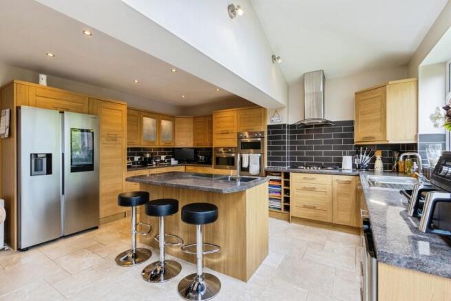 4 bed Semi-Detached for sale Image 9