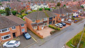 122, Meriden Avenue, Wollaston DY8 4QR