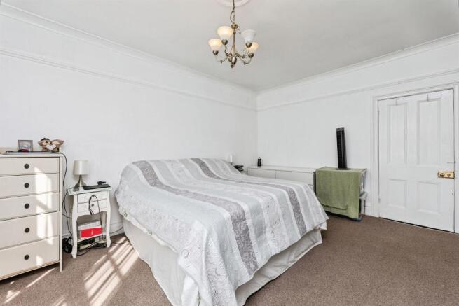 5 bed Semi-Detached for sale Image 12