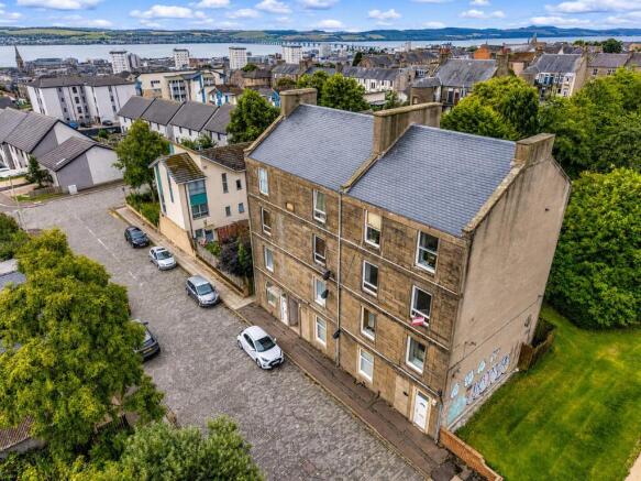 Flat 3 18 Caldrum Street Dundee-2.jpg