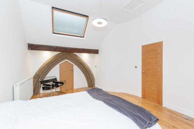 2 bed Character Property to rent Image 7