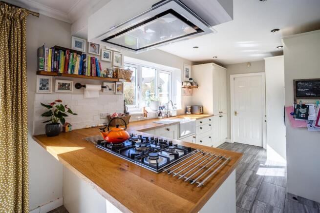 3 bed Detached for sale Image 4