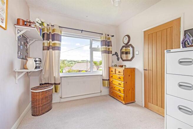 4 Hallowes Rise-13.jpg