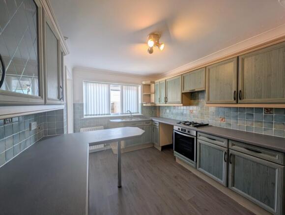 3 bed Terraced to rent Image 4