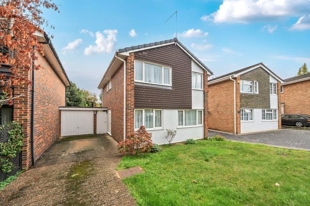 3-bed detached on Michael Close, Maidenhead, £475,000