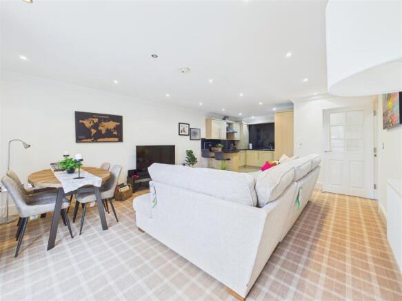 2 bed Flat for sale Image 9