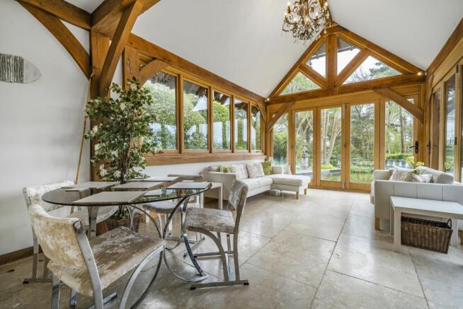 Breakfast / garden room