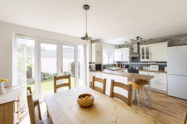 Kitchen / Dini...