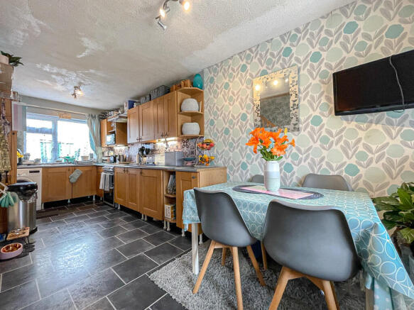 14 Withies Close - Kitchen dining