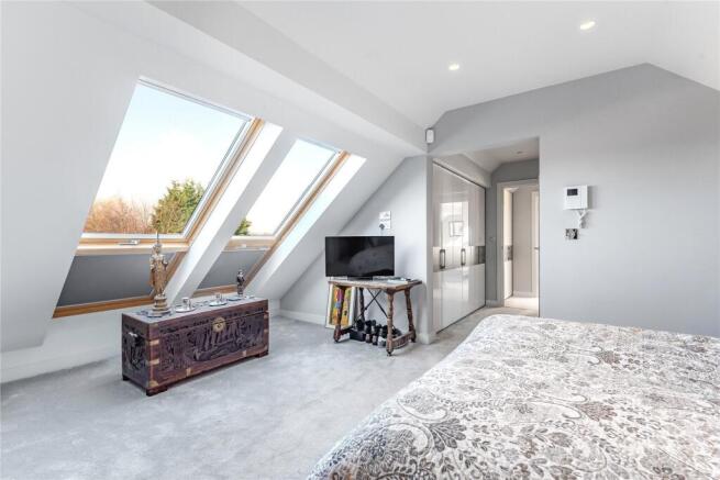 3 bed Apartment to rent Image 9