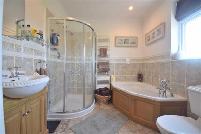 EN SUITE BATHROOM