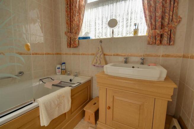 2 bed Detached Bungalow for sale Image 12