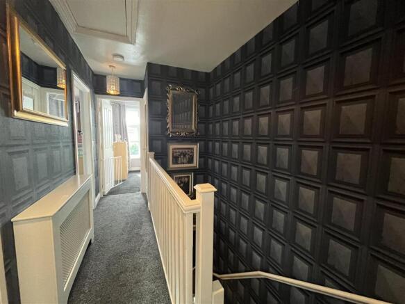 4 bed Town House for sale Image 11