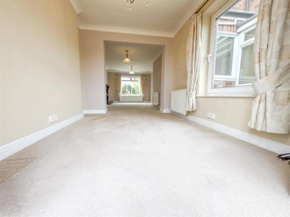 LOUNGE DINING ROOM