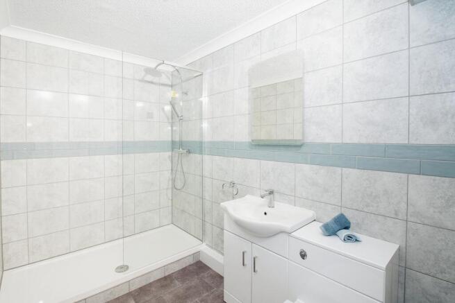 Shower/Cloakroom