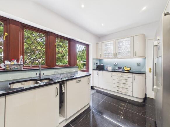 4 bed Detached for sale Image 12