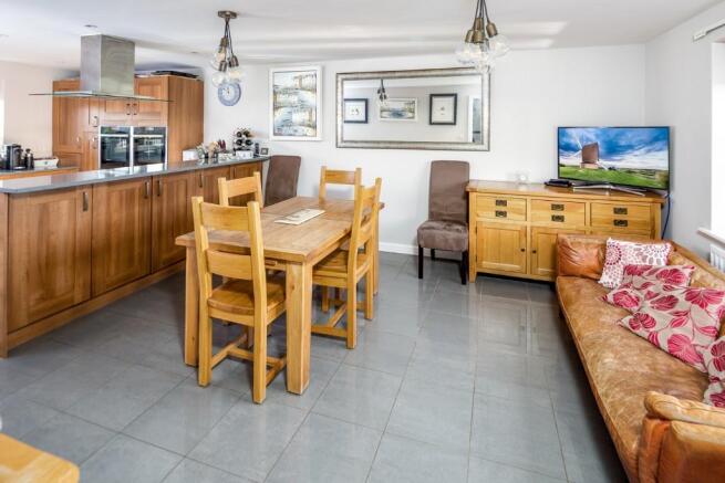 Kitchen-Dine-Family