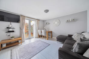 Flat 1, 3, Bedfont Road, Staines-upon-thames TW19 7LR